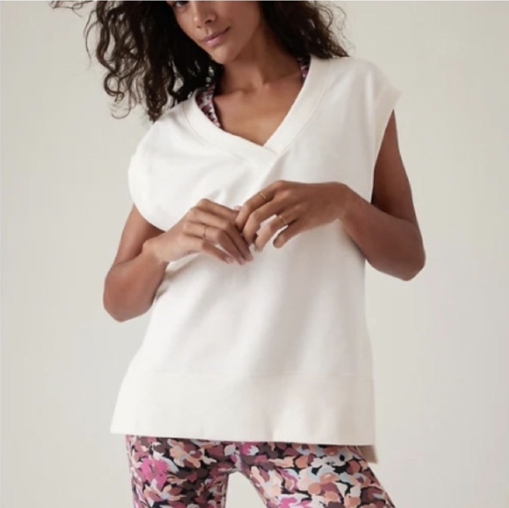 NWT ATHLETA Cream Sleeveless V-Neck Top Size Large